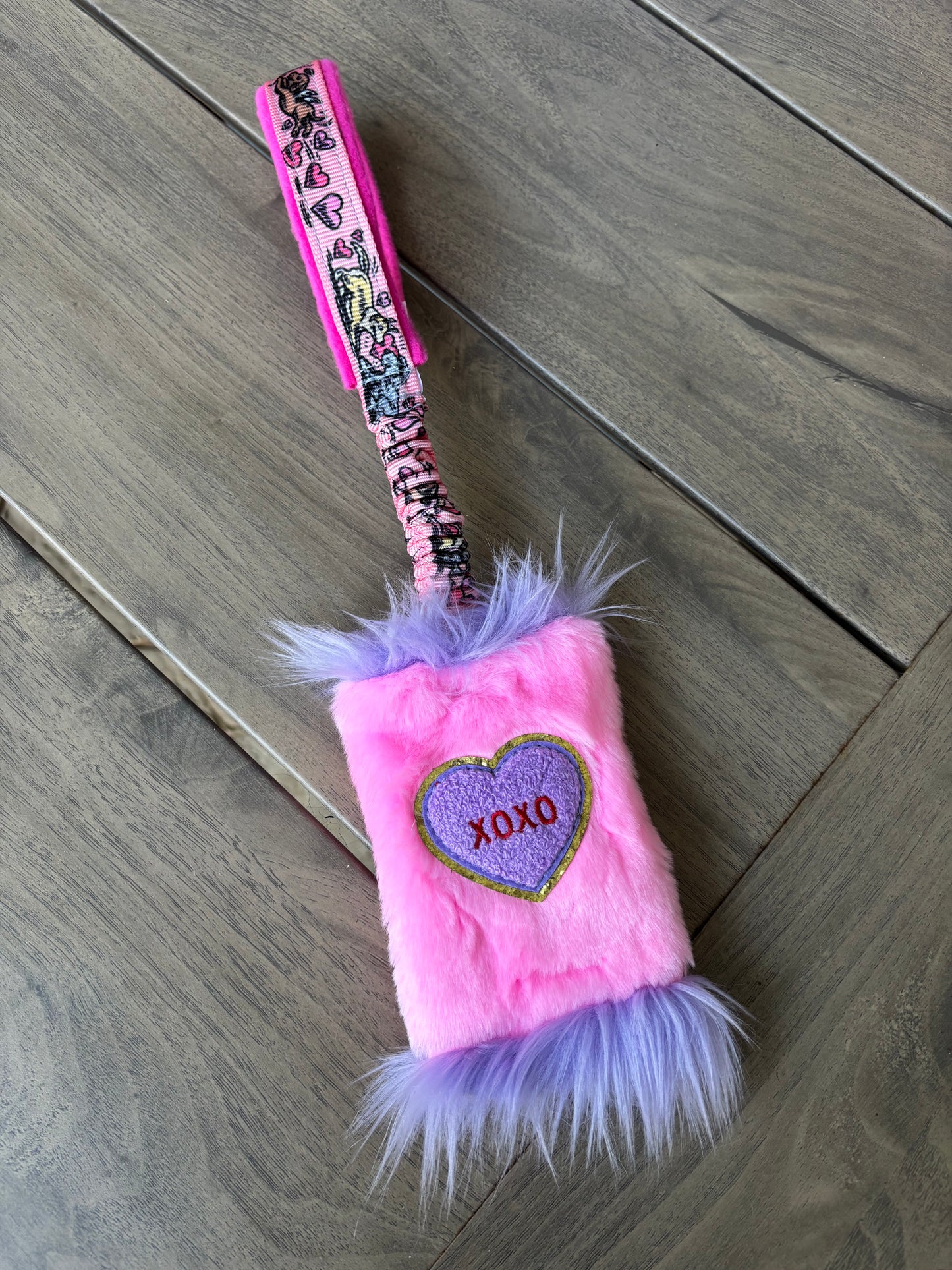 Valentine Faux Fur Tugs w Crackle